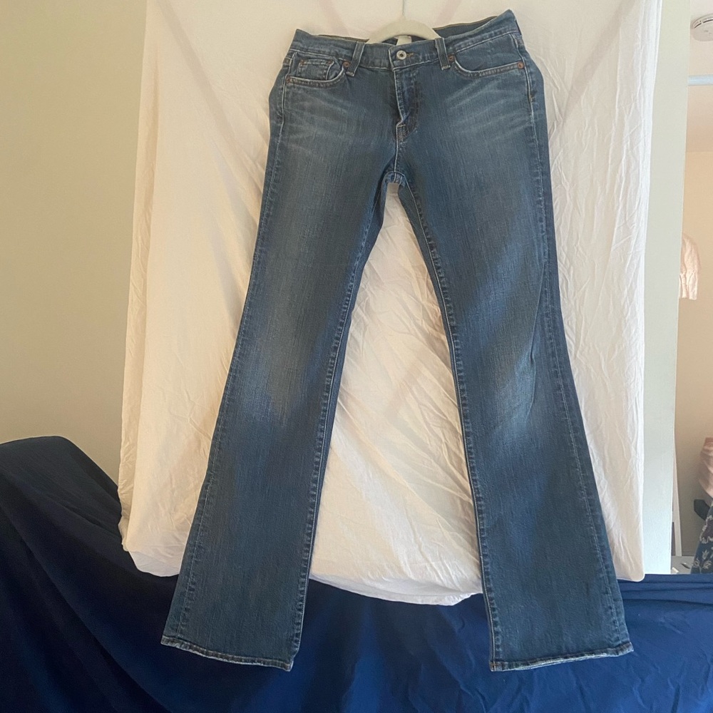 Size 6 Length 28” Lucky Brand 5 Pocket Zip-up Jeans with Slight Flare